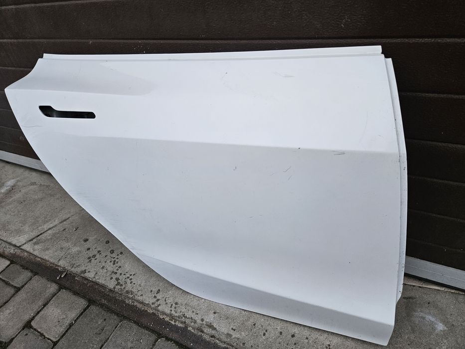 Двері задні праві Tesla Model 3 2018-2023р.