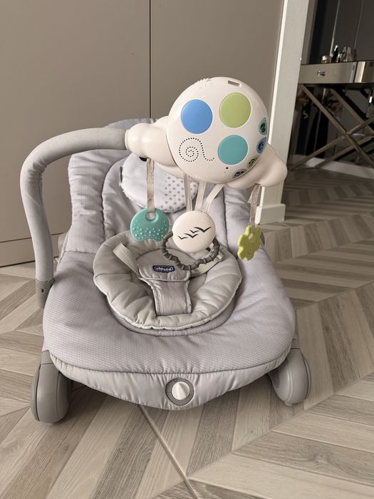 Продам крісло-гойдалка Chicco