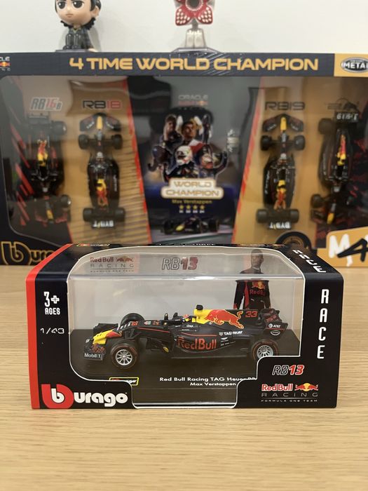 Red Bull RB13 (2017) C/capacete #33- Max Verstappen