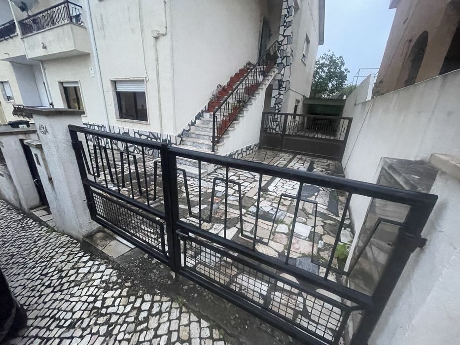 Queijas Moradia c terreno 421m2 Oeiras