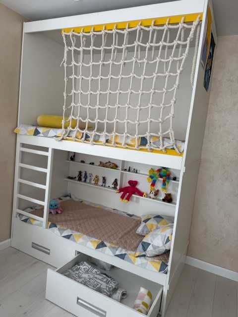 Дитяче двоярусне ліжко