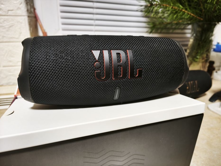Ауді колонка jbl charge 5