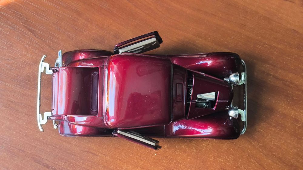 Машинка Ford Coupe 1932 1/24 Motormax