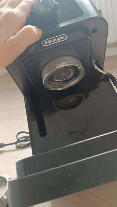 Ekspres do kawy ciśnieniowy DeLonghi EC230.BK