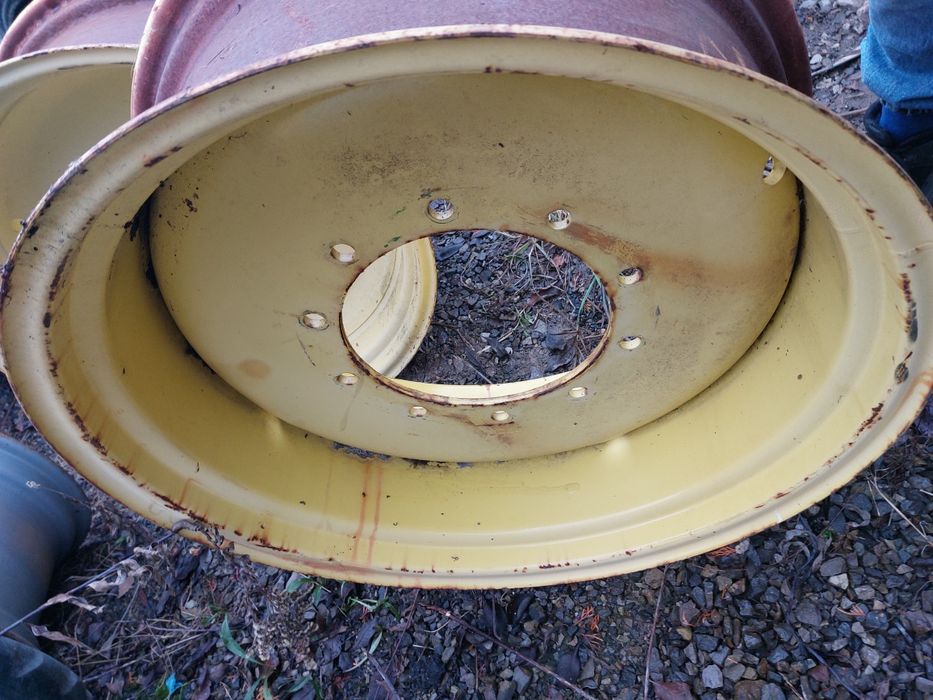 Felgi Rolnicze John Deere 28  , 10 otw 2 szt