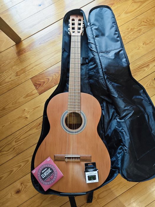 Vendo guitarra classica espanhola, modelo college, marca Alhambra