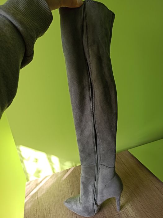 Szare zamszowe kozaki za kolano na szpilce jak nowe 35 deezee