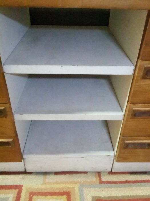 Cómoda de 8 gavetas de madeira