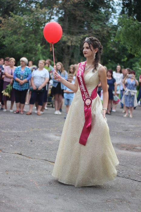 ВИПУСКНА СУКНЯ. Стан хороший