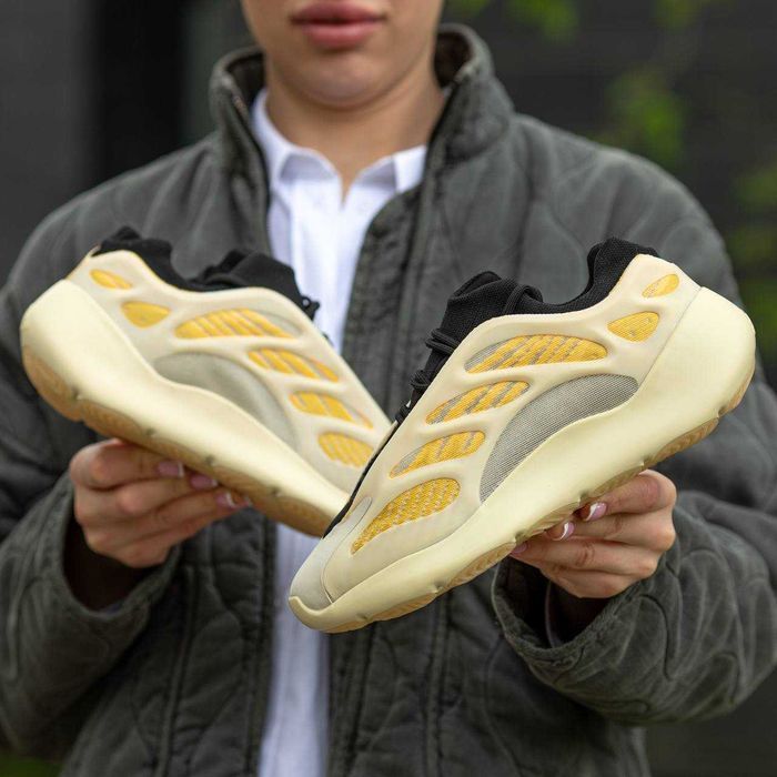 Унисекс кроссовки Adidas Yeezy Boost 700 V3 кросівки адидас изи 700 в3