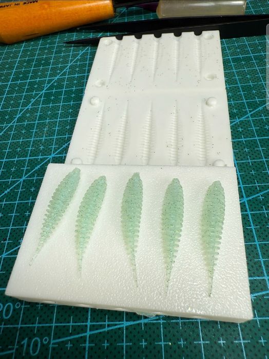 Форма для лиття сіліконових приманок