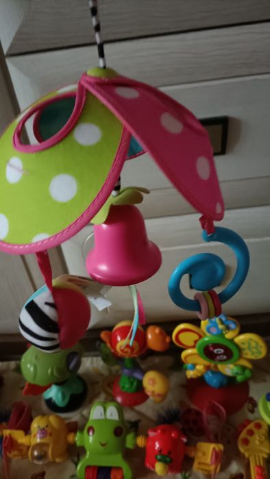 Продам музыкальную   игрушку  для малышей.