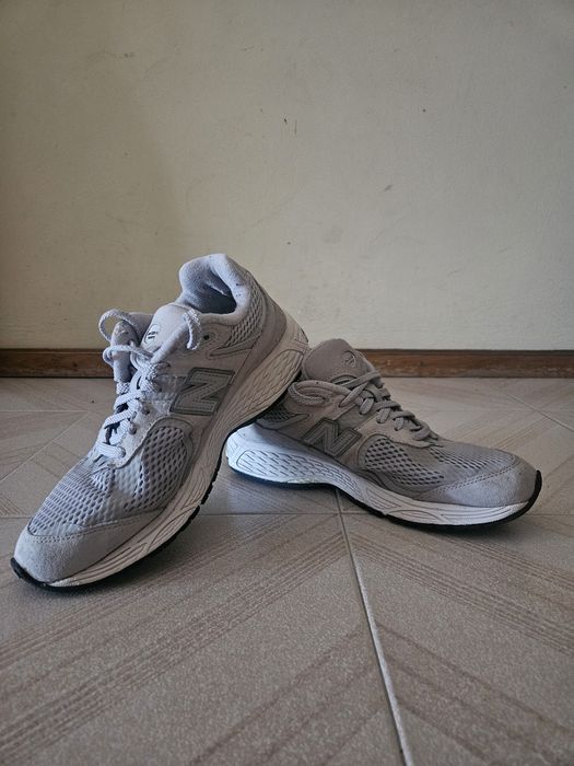 Sapatilhas New Balance 2002R. Tamanho 41,5