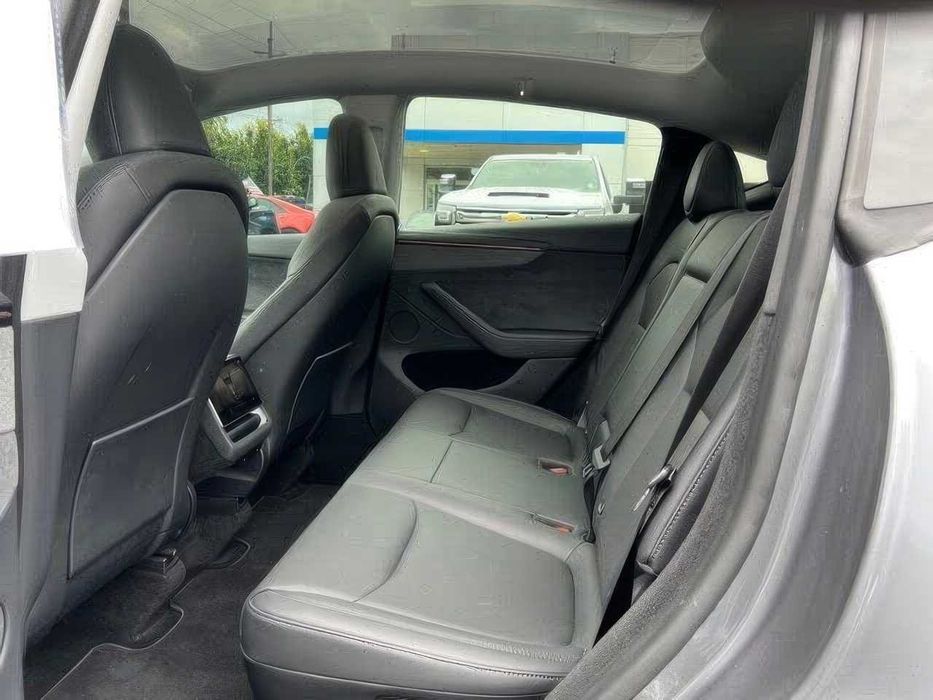 Tesla Model Y Long Range      2026