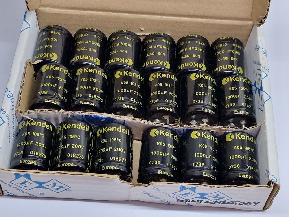 #687    Kondensator elektrolityczny Kendeil 1000uF 200