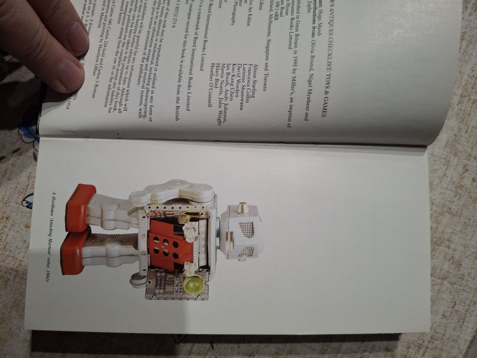 Livro  brinquedos em inglês