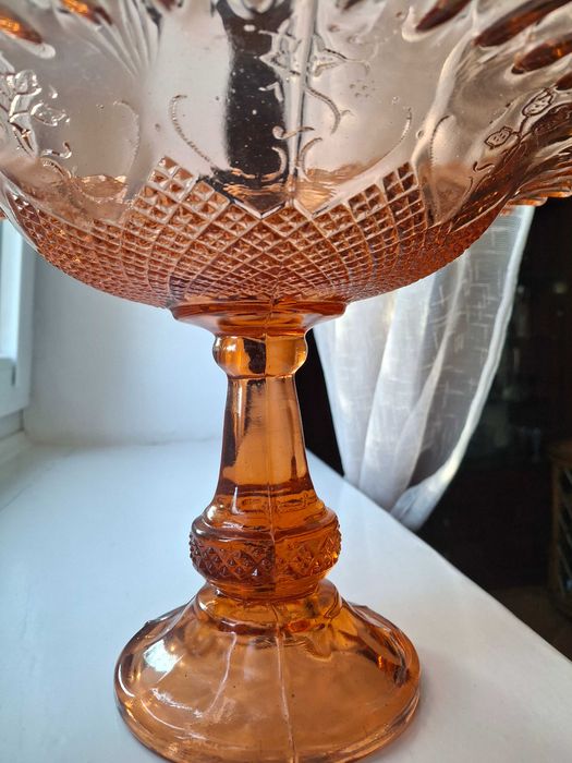 Duża szklana patera na stopce herbaciana PRL