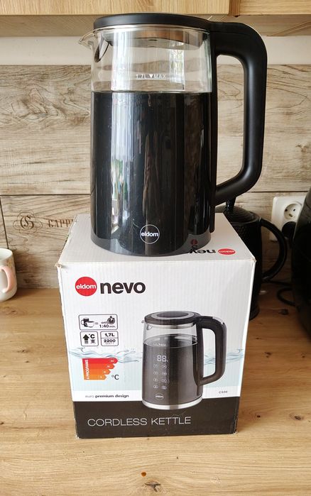 Czajnik bezprzewodowy z wyświetlaczem LCD