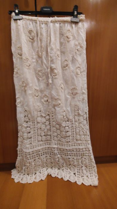 Saia feminina com renda