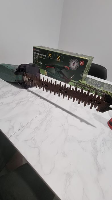 Apara sebes Parkside 12V + bateria e carregador