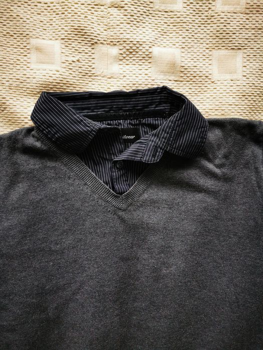 Sweter męski w serek z koszulą