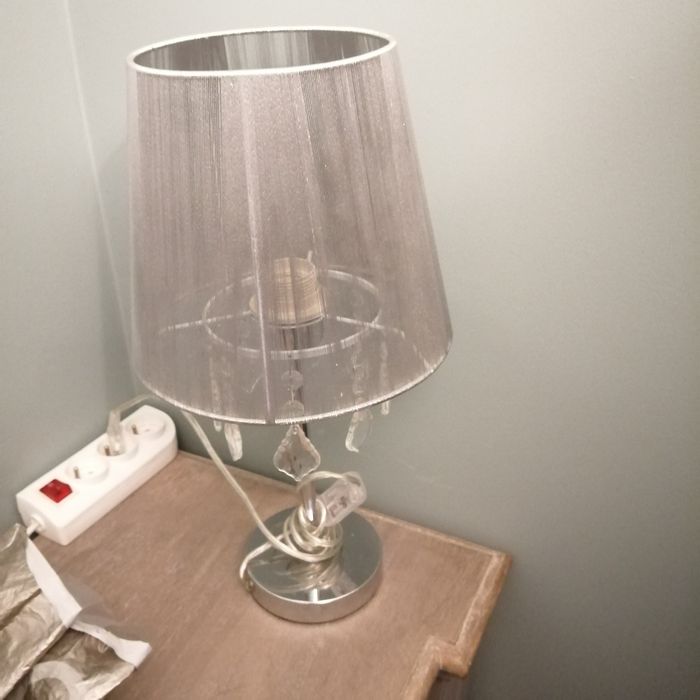 Srebrna lampka nocna sznurek kryształy