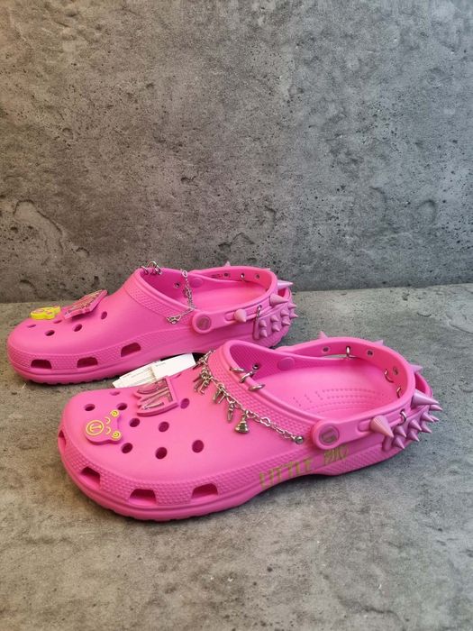 Klapki Crocs    .