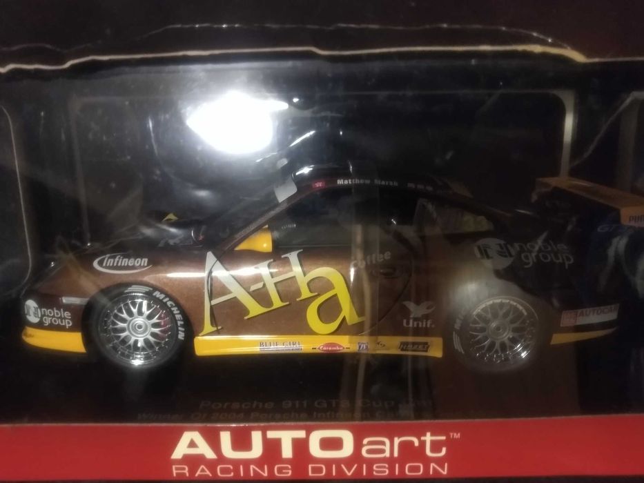 AutoArt 1:18 Porsche 911 GT3R A-Ah Asian Carrera Cup - Novo