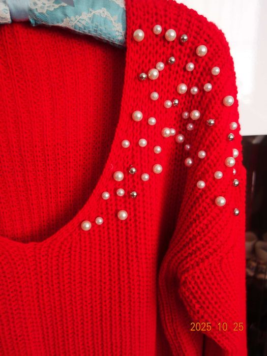 NOWY Czerwony sweter z perełkami rozm.40/42 L/XL
