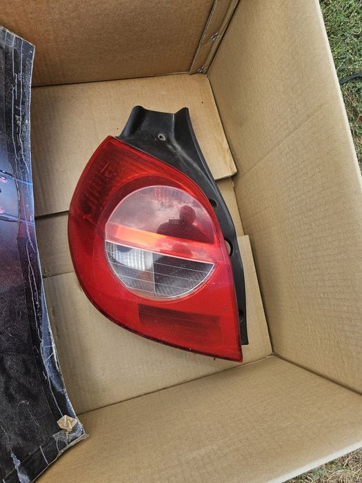 Farol traseiro esquerdo de Renault Clio 3