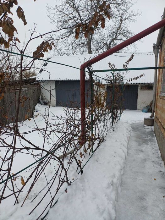 Продається 2-поверховий цегляний будинок м. Тараща