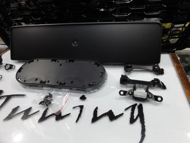 Grelha frontal AUDI A4/S4 B9 15-19 RS4 look com suporte para símbolo em preto brilhante