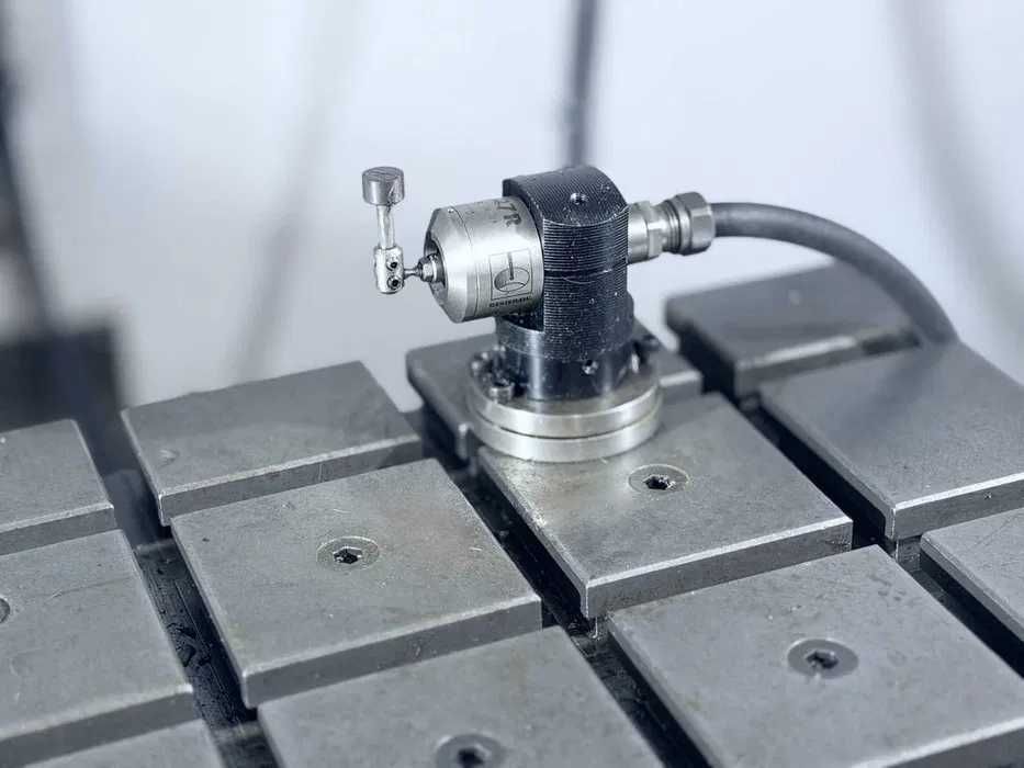 Фрезерний верстат з ЧПК HAAS VM-3HE - 4-та вісь, зонди RENISHAW,  x 1016 x y 660 x z 635 мм