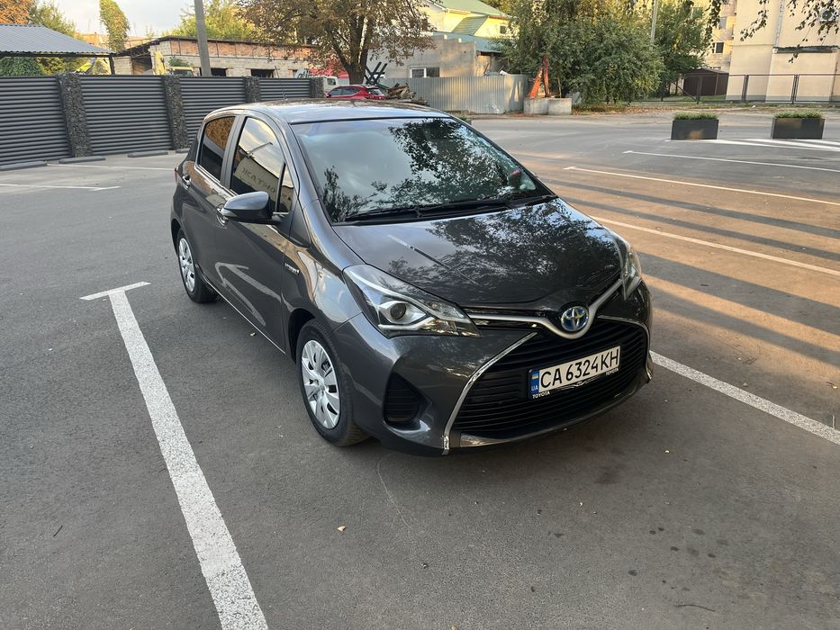 Toyta yaris hybrid