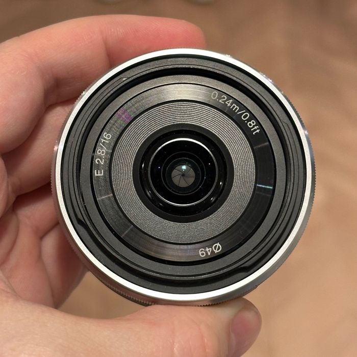 Obiektyw Sony E 16mm f/2.8 | BDB + Dekielek SEL16F28