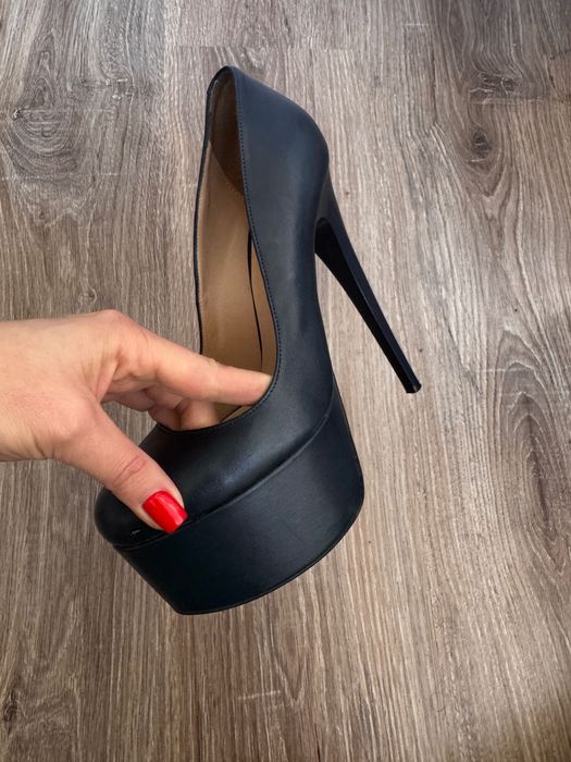 Жіночі шкіряні туфлі з платформою на високих підборах