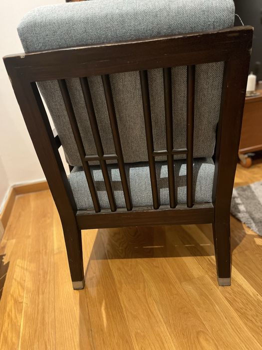 Cadeirao com estofo azul