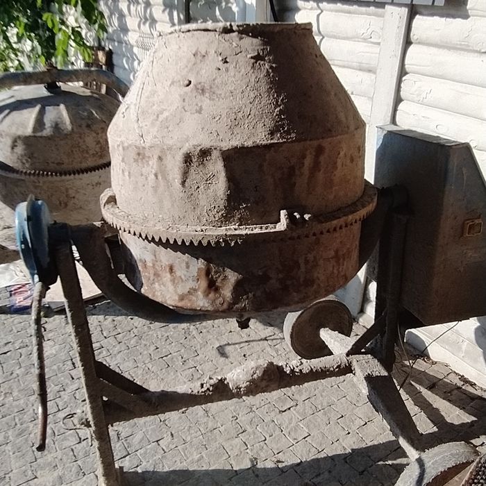 Бетономешалка на 320л.,220В б/у
