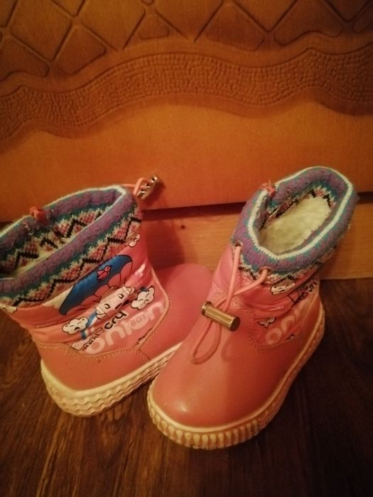 Сапожки зимові для дівчинки.