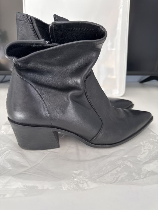 Bota preta Zara