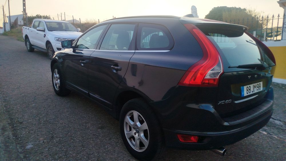 Vendo Volvo X60 está completamente novo