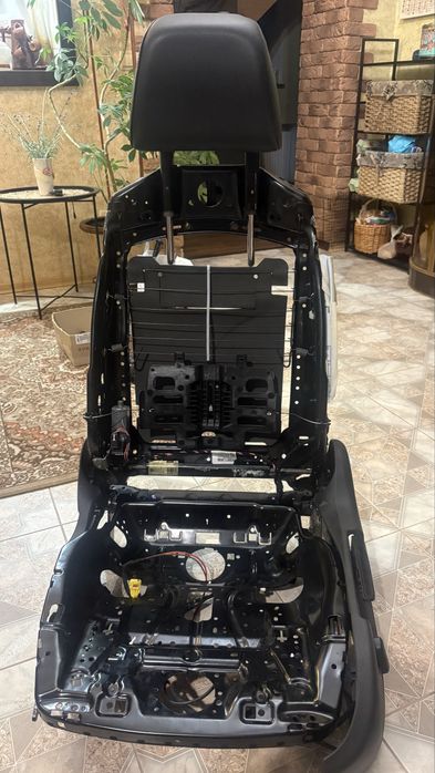 Каркаси передніх сидінь VAG