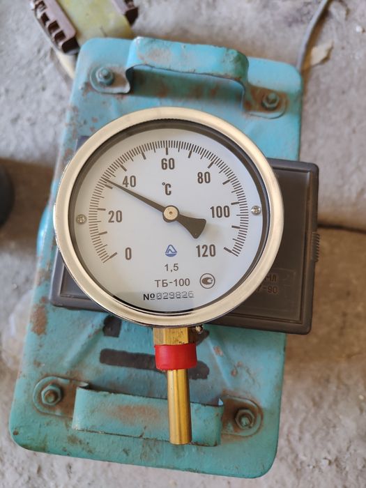 Термометр биметаллический ТБ 100 новый, 2шт.