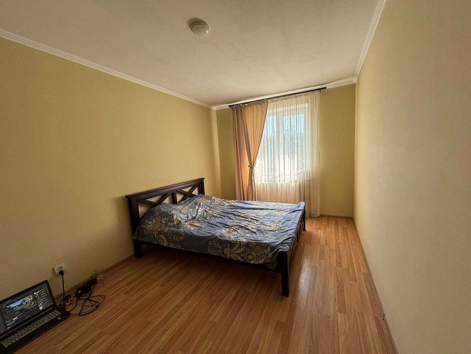 Продаж сучасного двоповерхового будинку