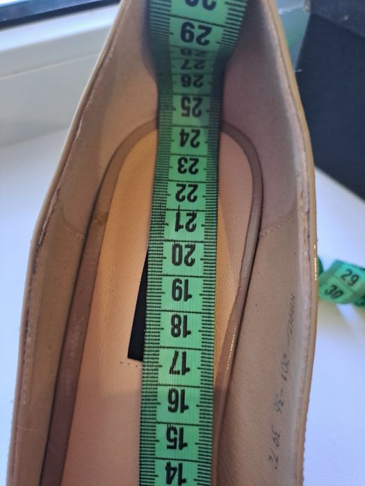 Лакові бежеві туфельки. 39 розмір