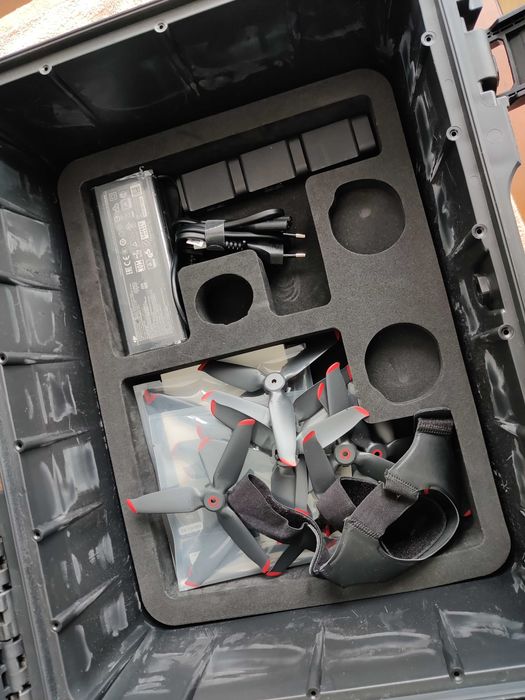 Дрон DJI FPV Combo DJI Goggles V2 FPV Remote V2 RC Motion (5 акумів)