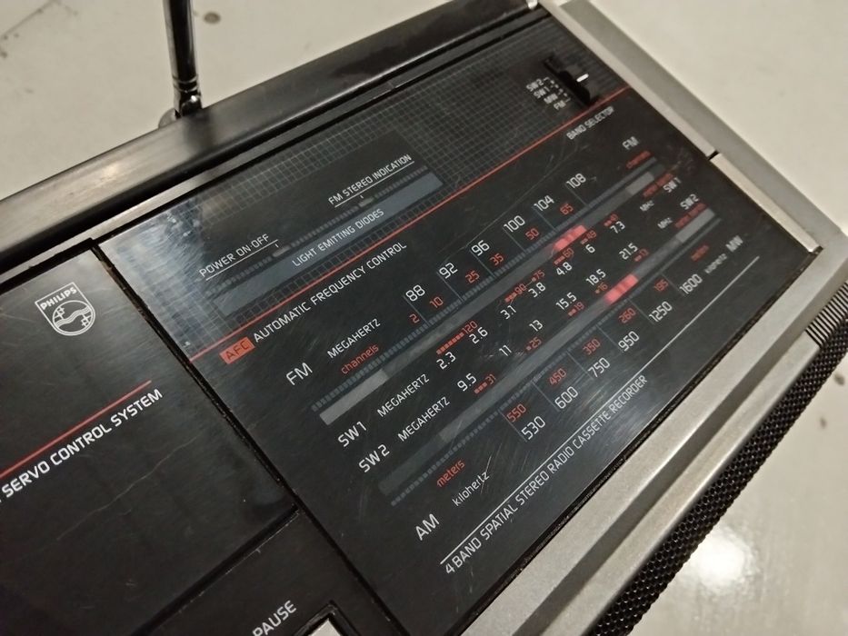 Radio vintage PHILIPS Cubbooster