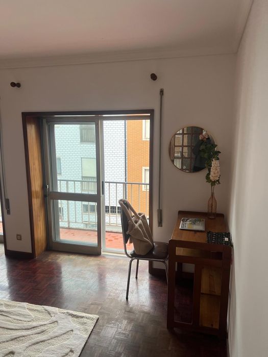 Alugo Quarto en:  São Martinho 47A, em ambiente limpo, e tranquilo para pessoa com trabalho estável, ou estudante universitário.