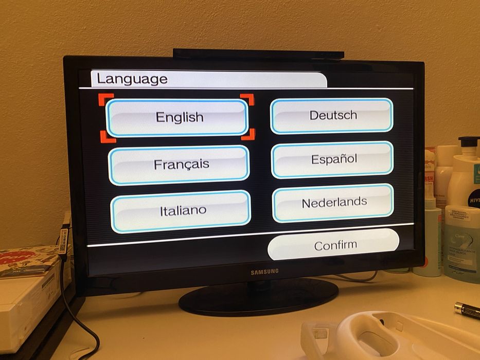 Nintendo Wii + comandos + jogos + cabos necessários