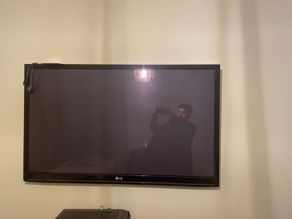 Televisao LG com ecra partido para peças